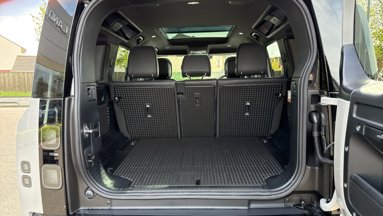 Land Rover Defender 3.0 D350 X-Dynamic HSE 110 5dr Auto Diesel Estate